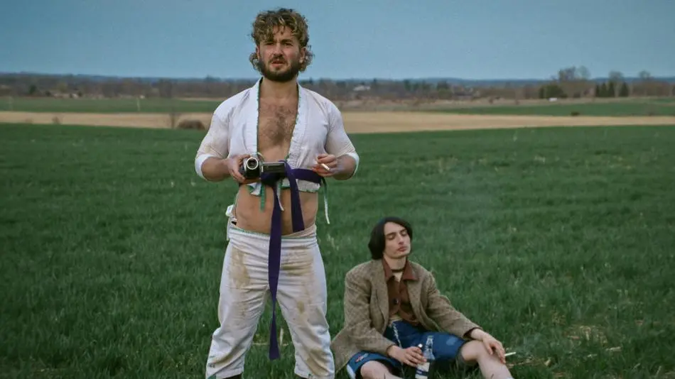 'Crash Land': Kanadalı Genç Dublörlerin Büyüme Yolculuğu