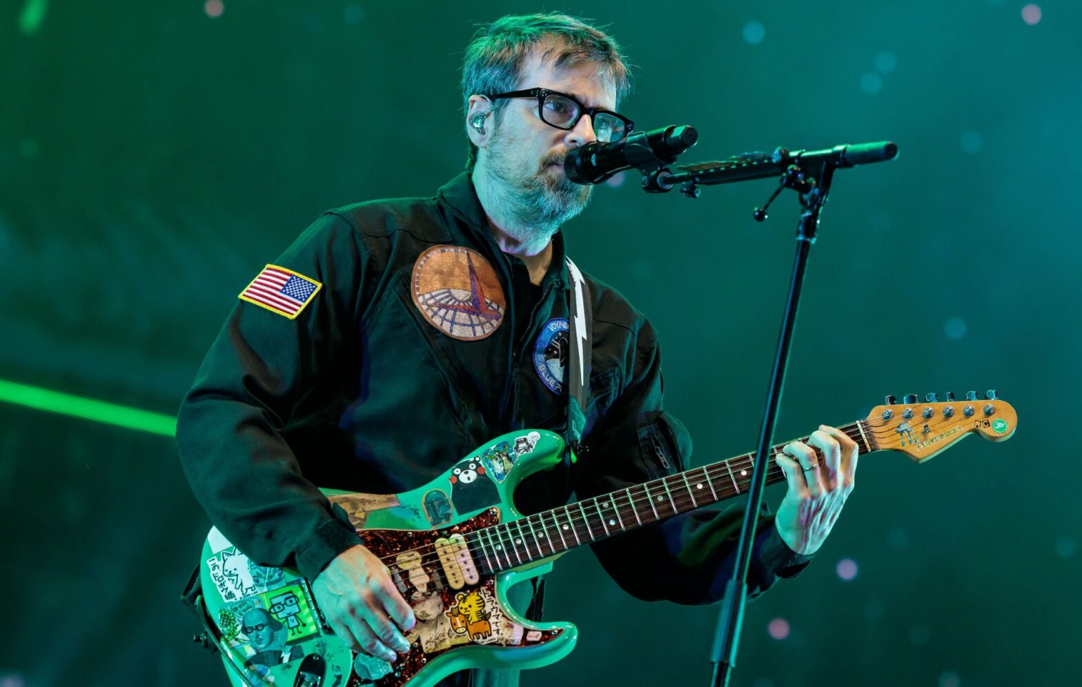 Weezer'dan Yeni Enerji: 'Shine Again'
