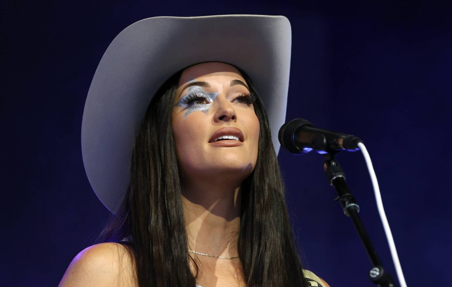 Kacey Musgraves, Coachella'da Yeni Şarkılarını İlk Kez Seslendirdi