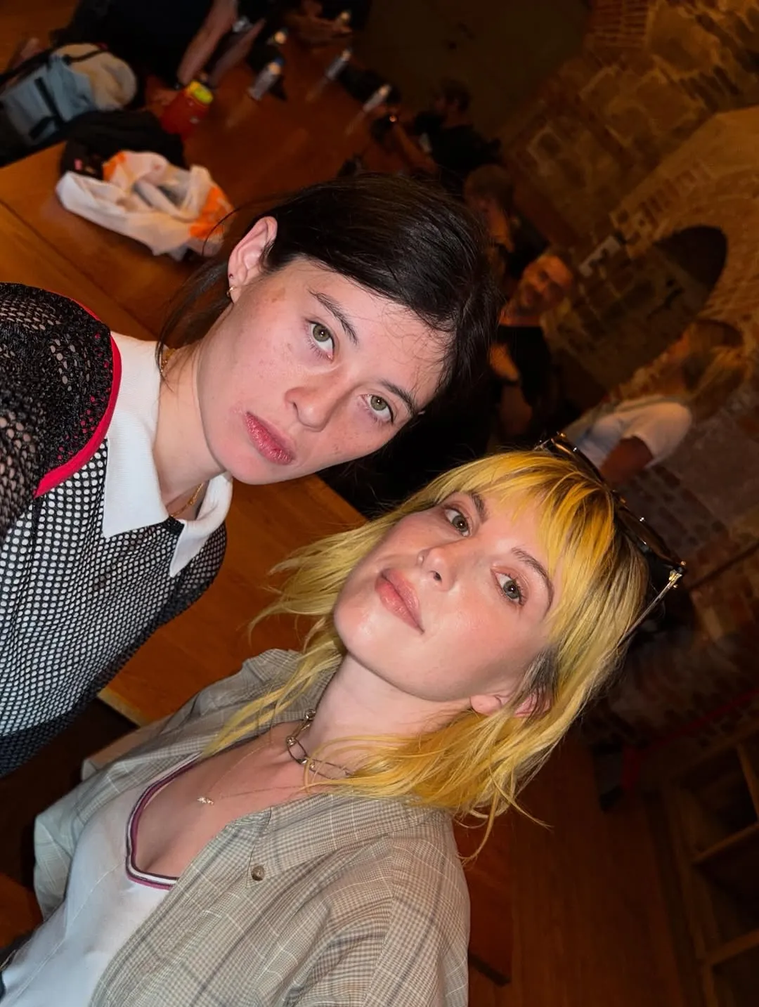 Hayley Williams ve Rachel Brown Chicago'da Coşkulu Anlar Yaşattı